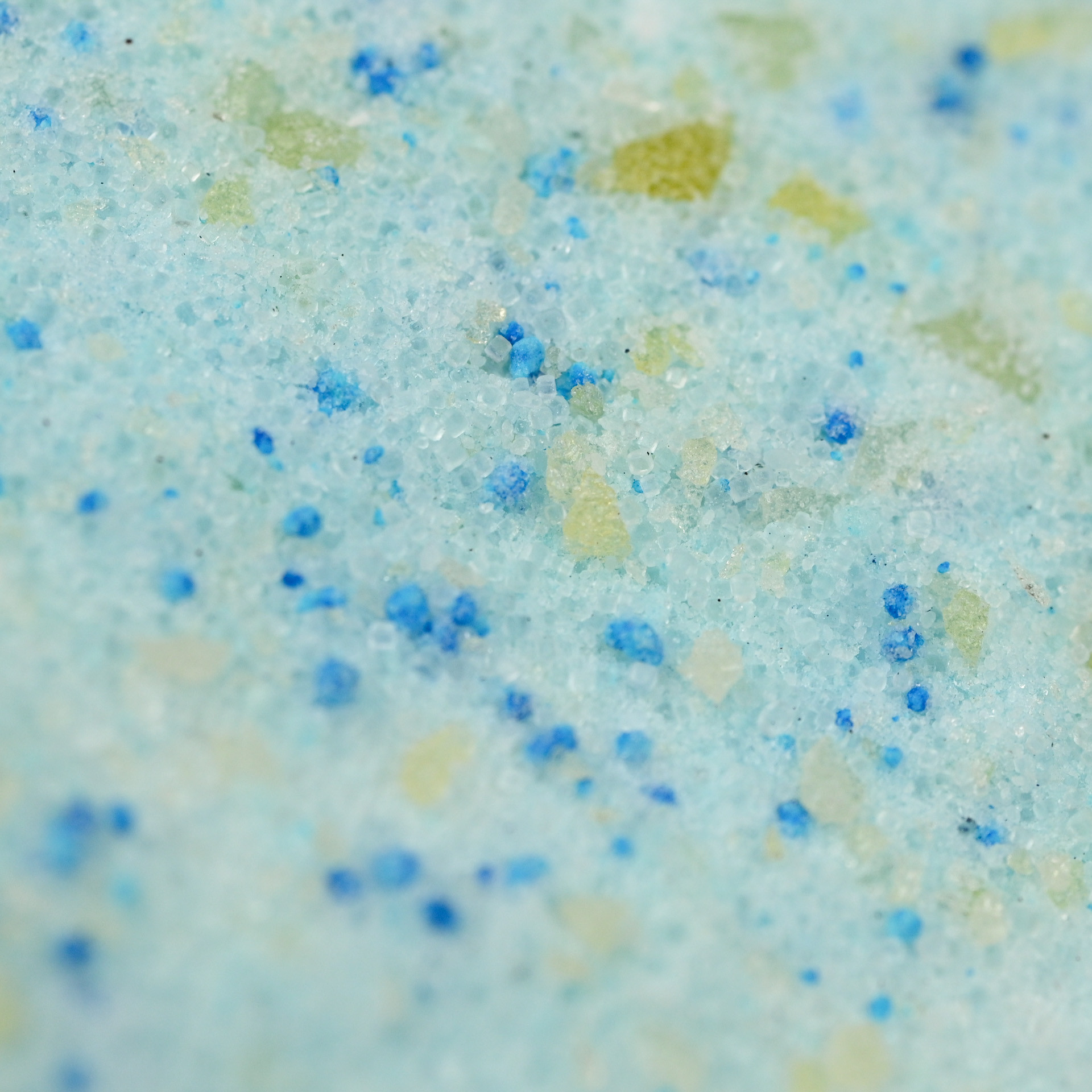 Sels de bain crépitants bleu pour bain enfant texture