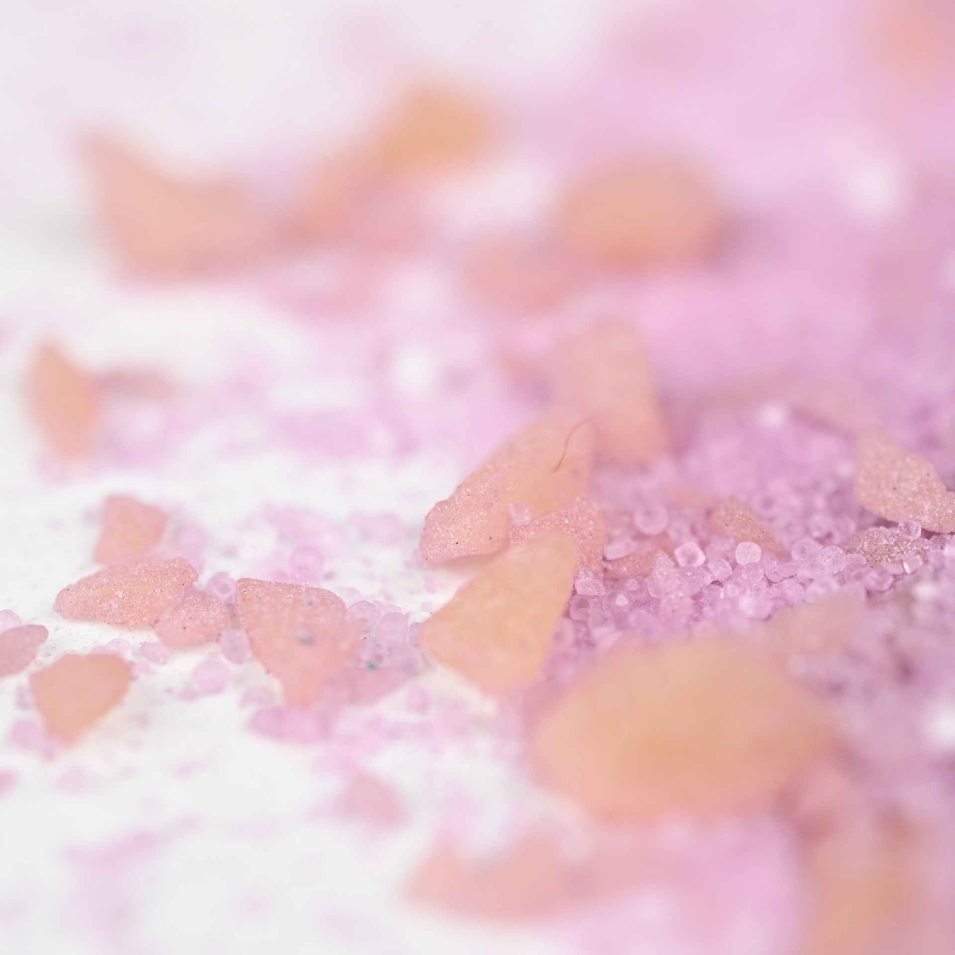 Sels de bain crépitants rose pour enfant texture