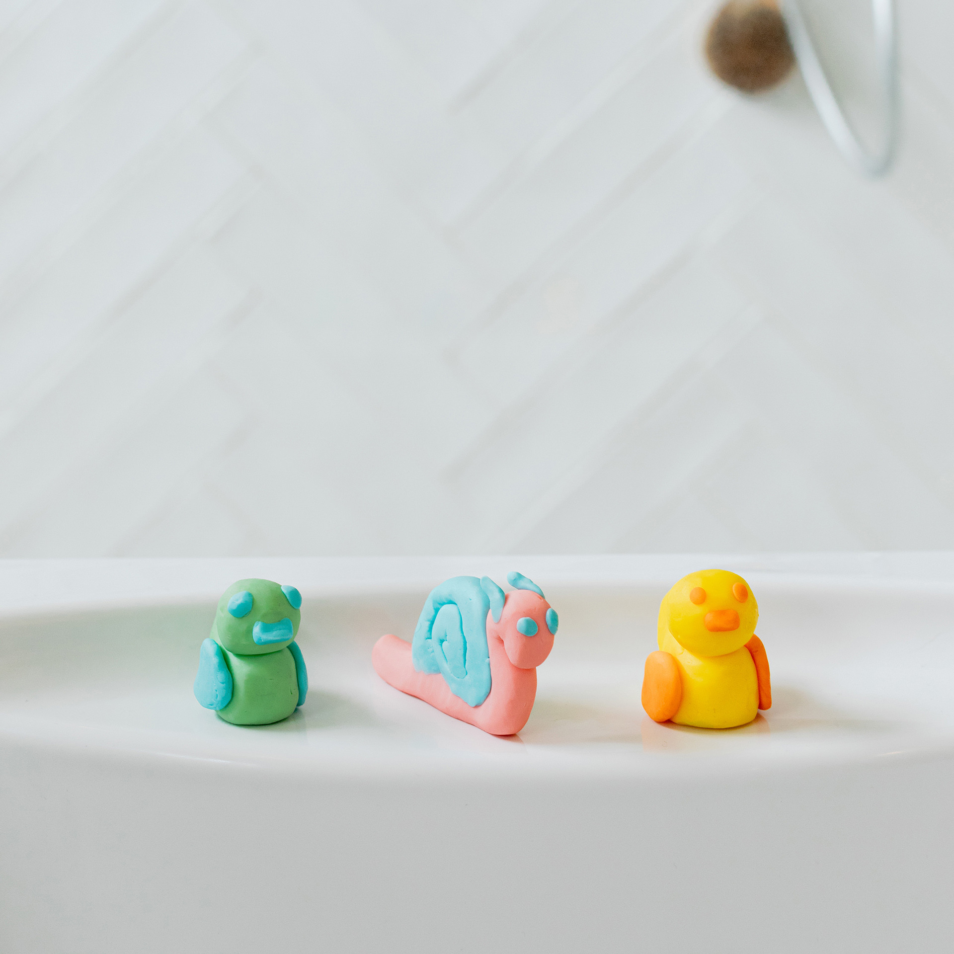 Canard en pâte à modeler pour le bain jaune et orange Pataploof
