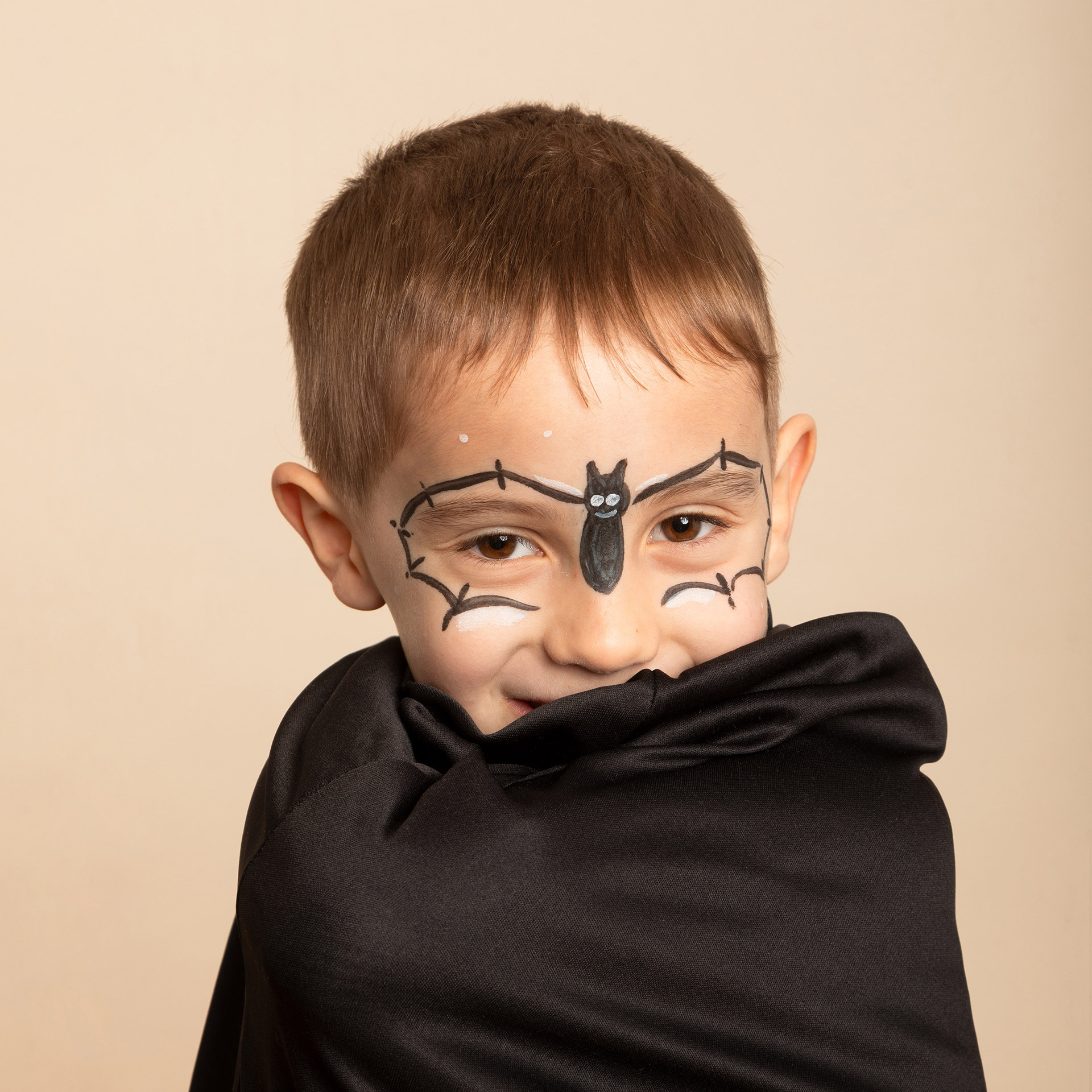 Maquillage Halloween Chauve-souris Enfant avec feutre de tatouages temporaires blanc