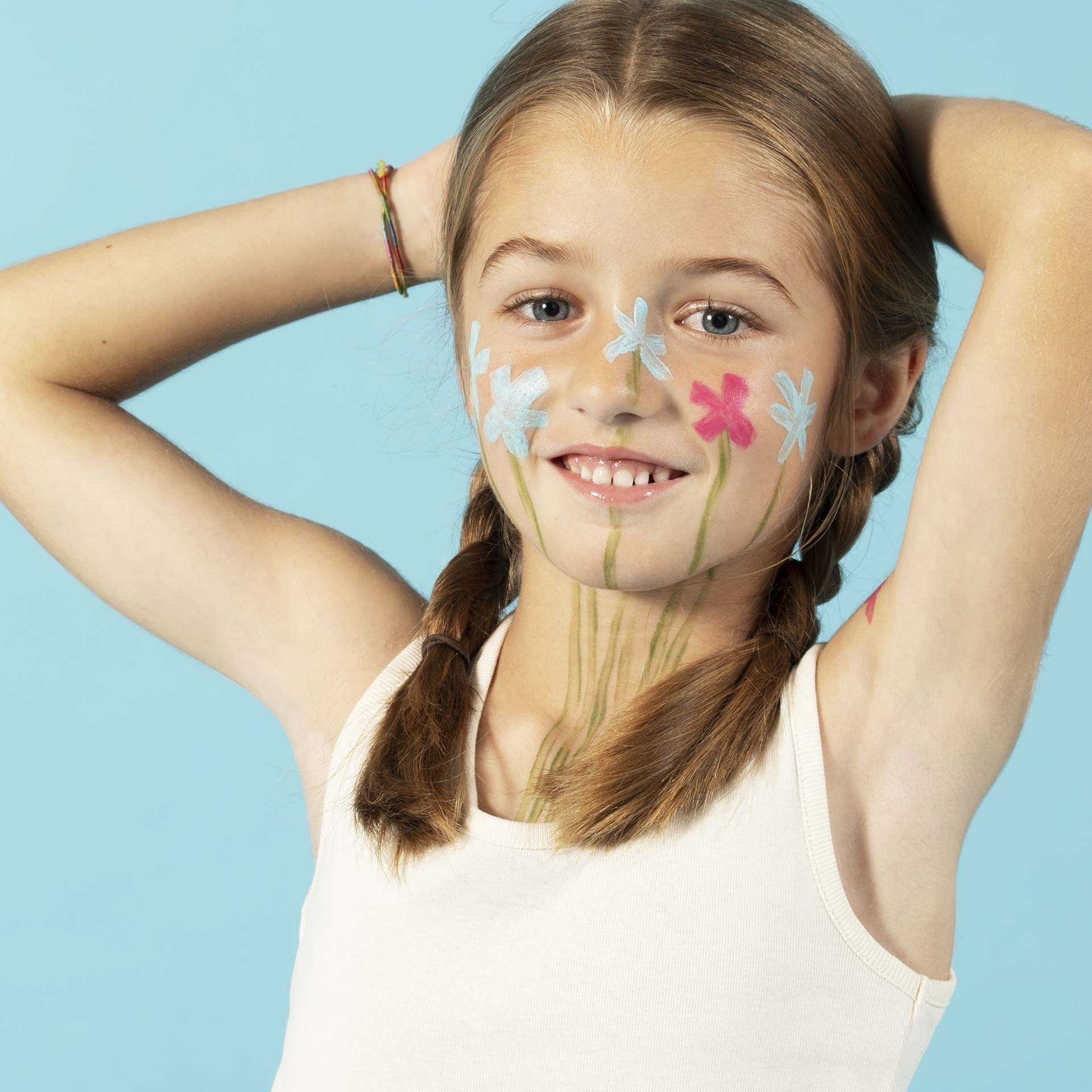 maquillage enfant petite fille dessin sur peau bleu nailmatic kids