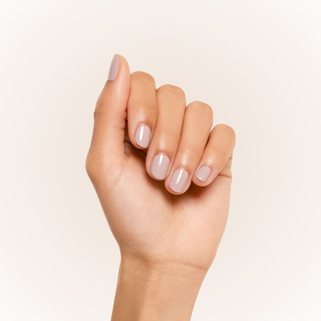 Manucure avec vernis à ongles nude