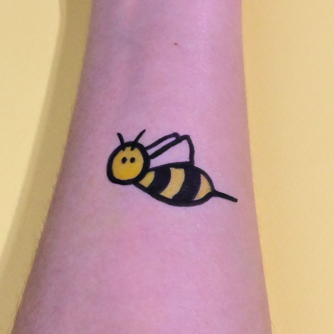 maquillage enfant animaux abeille tattoopen tuto étape 3