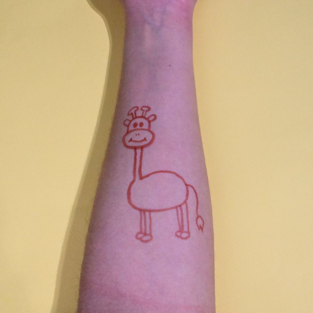 giraffe face paint for kids using tattoopen step 2