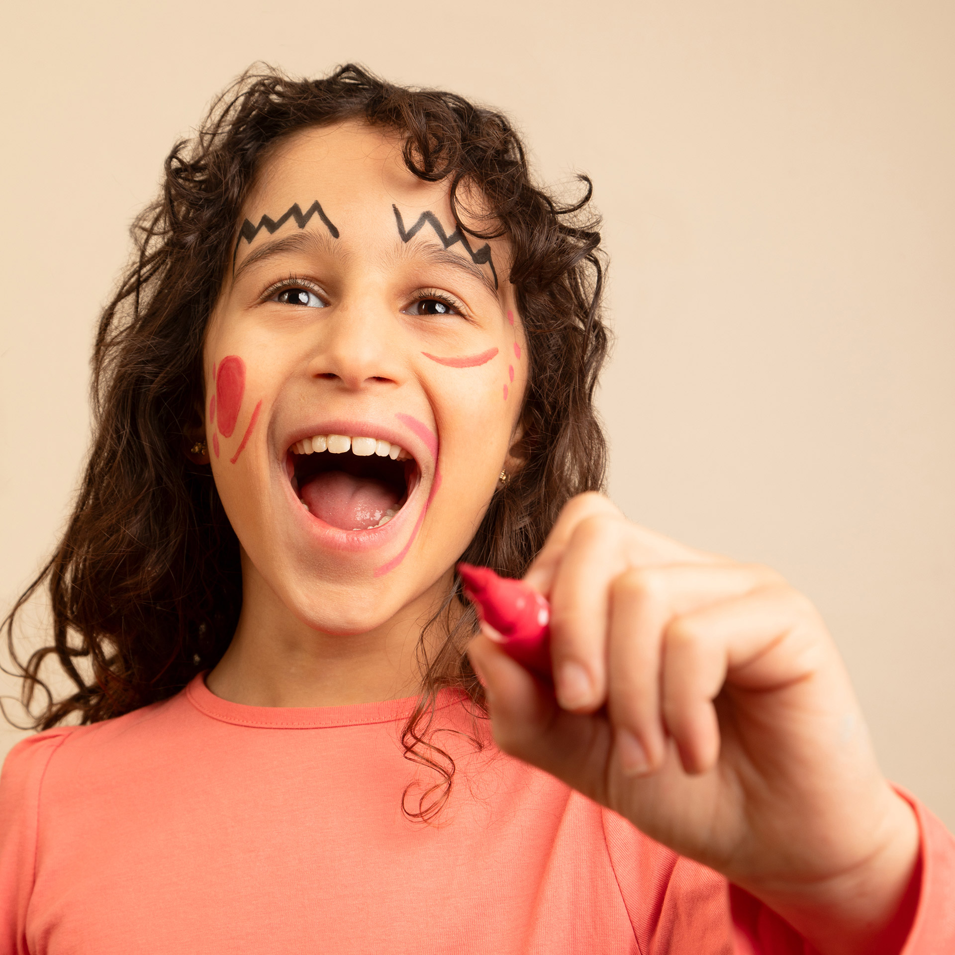Activité quand il pleut à la maison les feutres de tatouages temporaires enfant