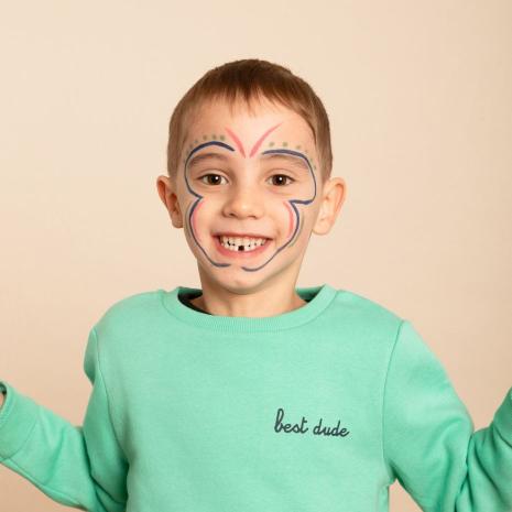 Maquillage Papillon Enfant avec feutre de tatouages temporaires bleu foncé Tattoopen